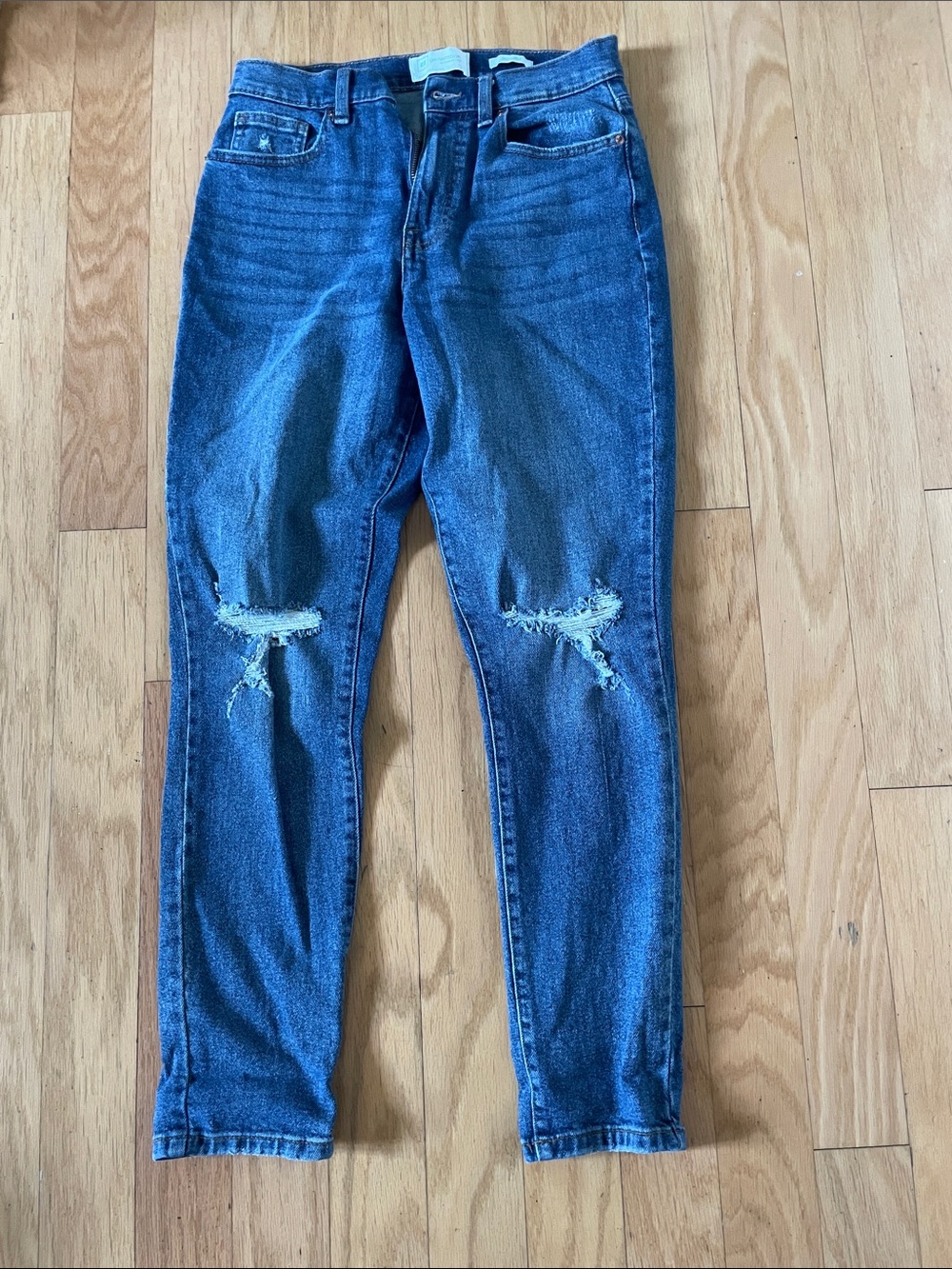 Classic High-Rise Distressed Blue Women's Jeans by celebrity pink size 5/27